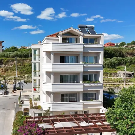 Apartment Palace Lidija