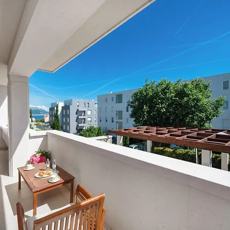 Palace Lidija Апартаменти
