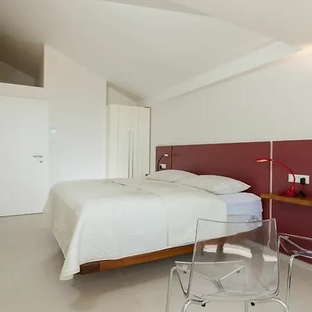 Palace Lidija Apartment *
